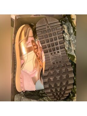 Valentino Garavani Pink Gold Camo Rockrunner Sneakers